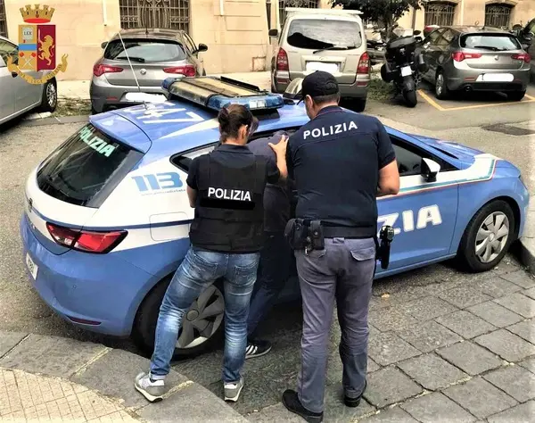 Abusi in famiglia: arrestato un uomo per violenze sulla moglie e sul figlio minorenne