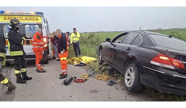 Incidente frontale mortale tra trattore e auto sulla SP 125 nel Tarantino, perde la vita un agricoltore