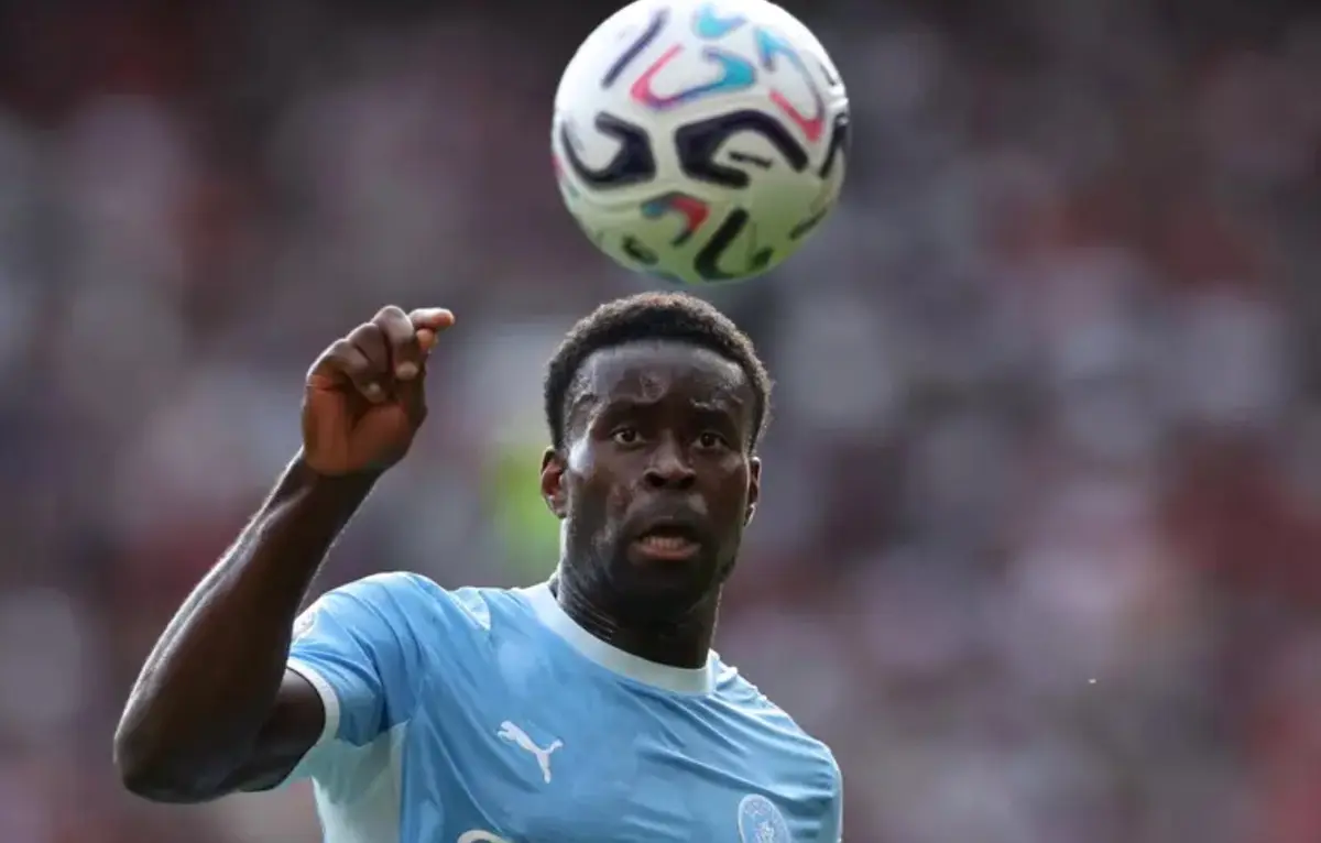 Marc Guéhi e la lotta al razzismo nel calcio: perché inginocchiarsi non basta più