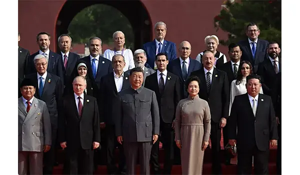 Xi Jinping: "Il mondo deve scegliere tra pace e guerra". Trump risponde con un messaggio a Putin e Kim