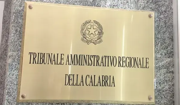 TAR Calabria conferma la restituzione dei fondi: Provincia di Vibo dovrà versare 1,6 milioni alla Regione