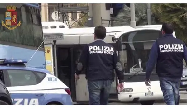 Arresti a Vittoria per il sequestro di un minorenne: tre persone fermate all’alba