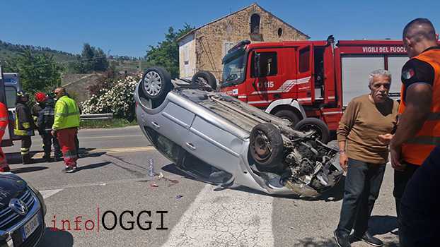 Catanzaro, grave incidente al quartiere Aranceto: conducente sbalzato fuori dall’auto, traffico bloccato (Video)