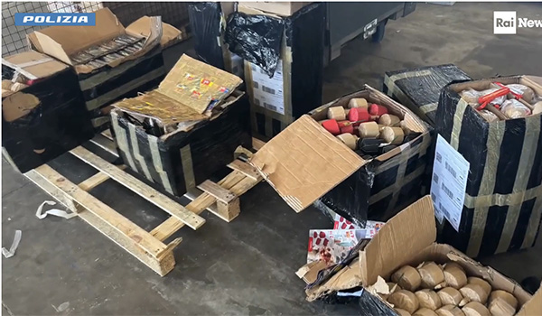 Catania, sequestrati 1.500 ordigni esplosivi spediti tramite corriere