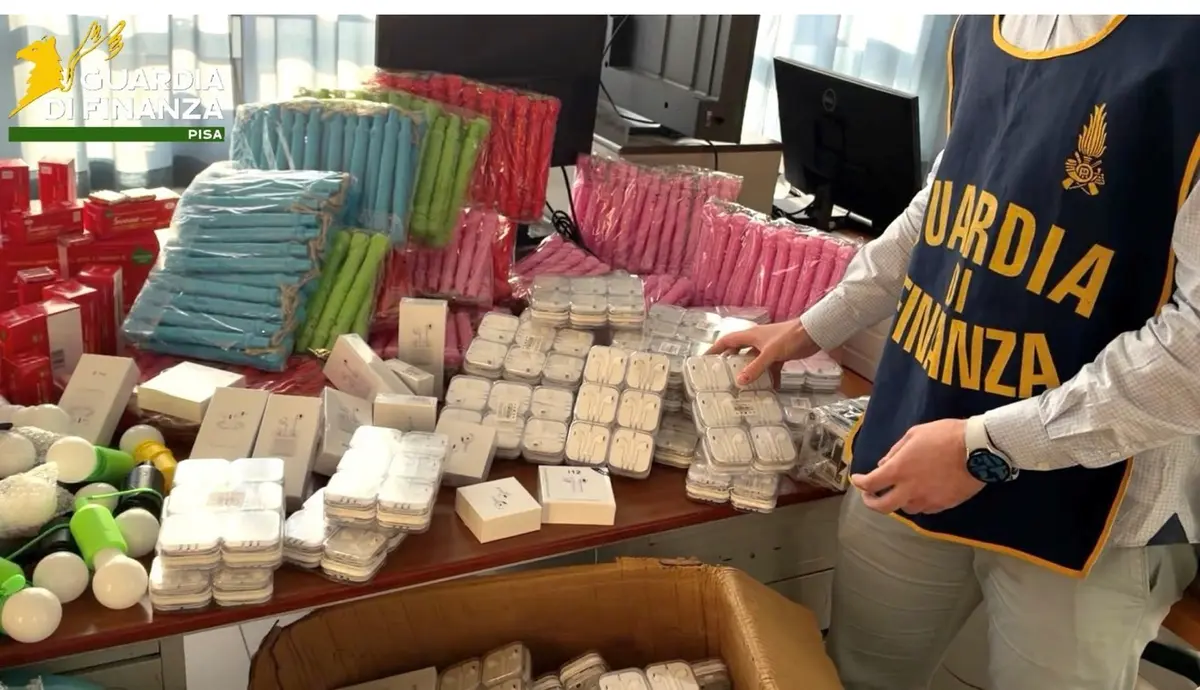 Blitz della Guardia di Finanza a Pisa: maxi sequestro di prodotti non sicuri