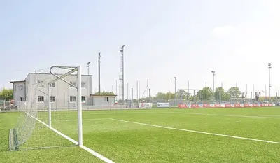 Gatteo a Mare, calciatore colpito da malore in campo: salvato da un poliziotto arbitro con 25 minuti di manovre