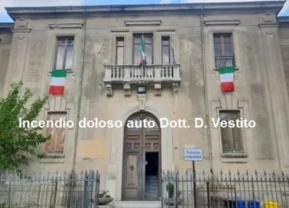Caulonia-Politica: Incendio doloso dell’auto del responsabile amministrativo dell’Ente.
