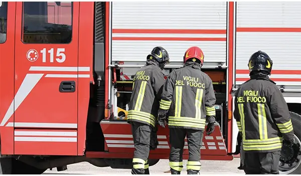 Incendio in un'abitazione a Pizzo: anziano di 84 anni tratto in salvo dai vigili del fuoco