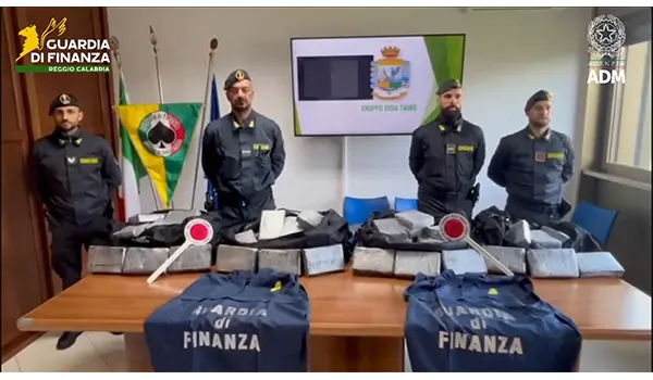 Maxi sequestro di cocaina al porto di Gioia Tauro: 248 chili intercettati nei container