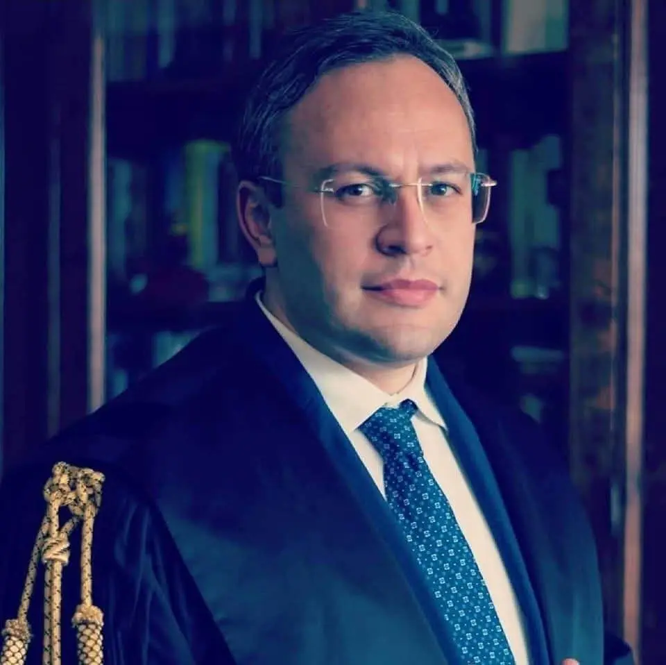 Carriere senza concorso: dallo Stato imparziale allo Stato delle clientele.