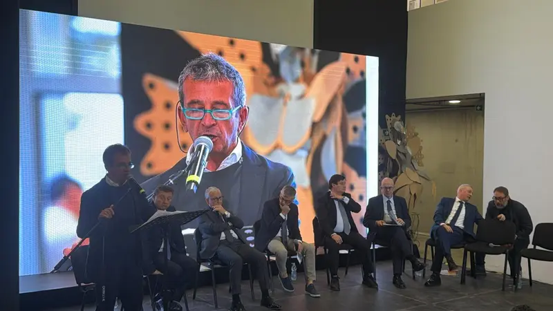 Il segretario generale della Fillea Cgil Sicilia a Crotone: «La vera sfida nei cantieri edili è sconfiggere le relazioni opache della mafia»