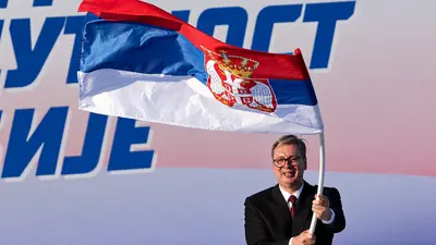 Serbia verso il voto anticipato: Vučić scioglie il parlamento e punta a diventare premier
