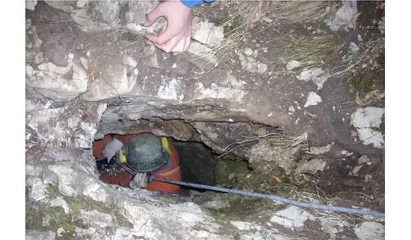 Speleologo salvato dopo 12 ore nella grotta dei Cinghiali Volanti