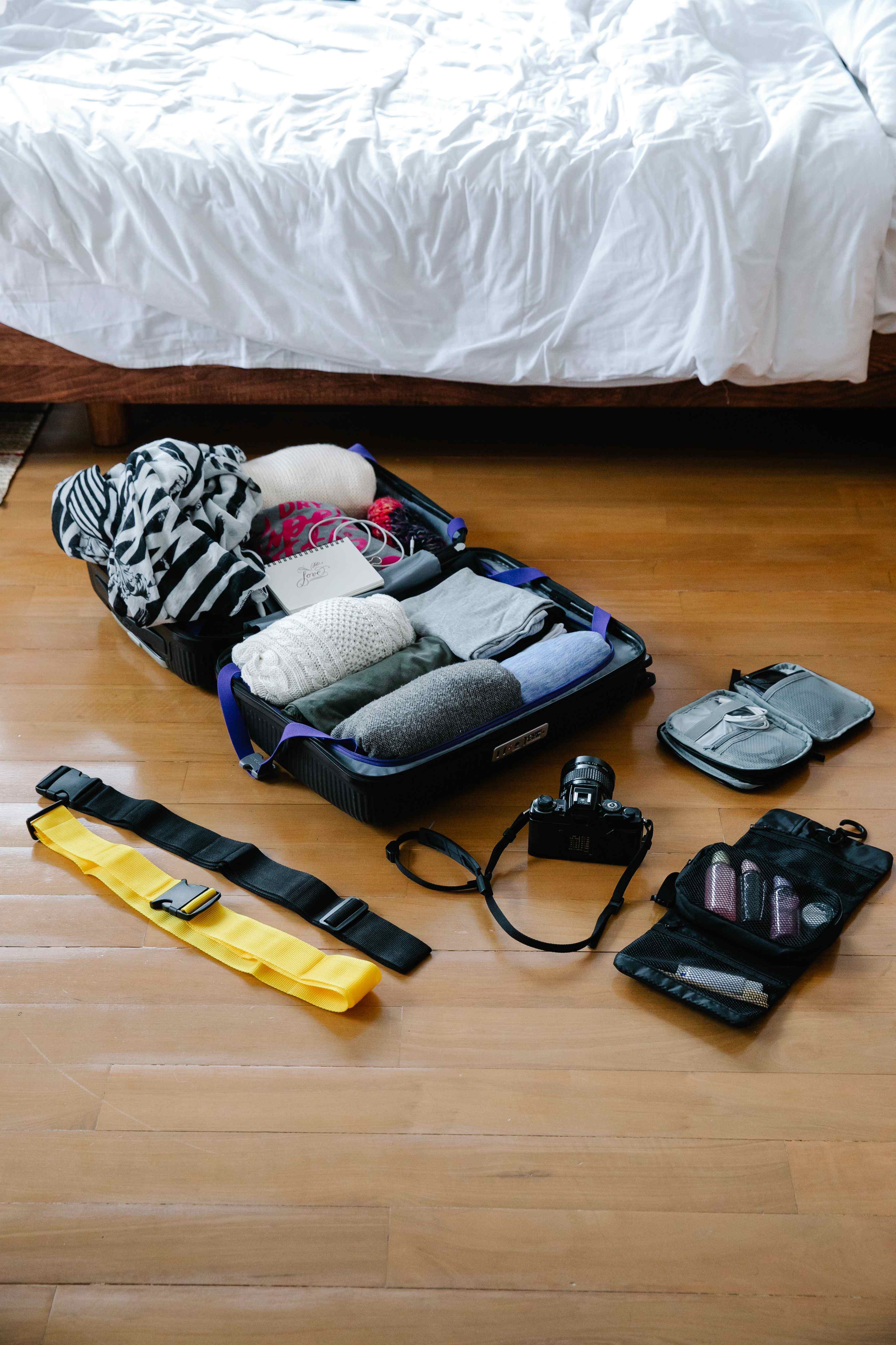 Cresce la corsa agli accessori da viaggio second hand per il travel kit perfetto