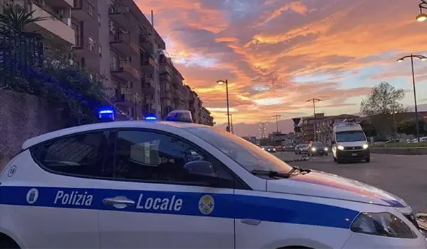 Reggio Calabria, sedicenne alla guida senza patente fugge all’alt della Polizia locale