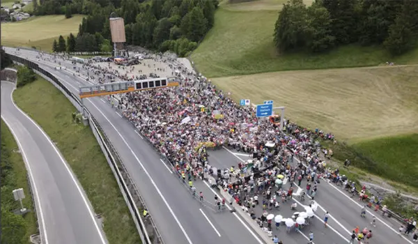 Blocco del Brennero, protesta sull’autostrada e linea ferroviaria