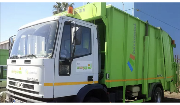 Rifiuti contaminati a Crotone: mezzi Akrea bloccati per radioattività