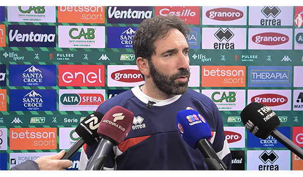 Bari–Frosinone 2-3 | Mister Caserta ammette: “Abbiamo concesso troppo”. Bari fragile e senza equilibrio. (Video)