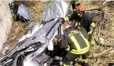 Auto si schianta contro un muro: vittima un 45enne