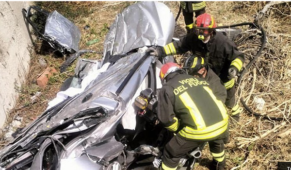 Auto si schianta contro un muro: vittima un 45enne
