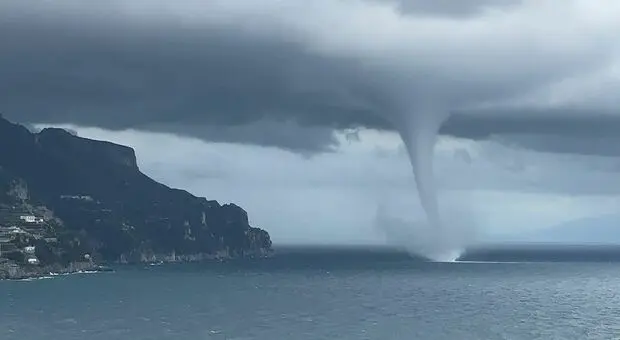 Tromba marina devasta la costa del Trapanese: danni e feriti