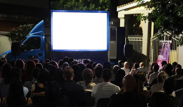 Grande successo per il debutto catanzarese di "SCHERMI" Giacomo Ferrara emoziona il pubblico