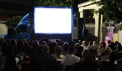 Grande successo per il debutto catanzarese di "SCHERMI" Giacomo Ferrara emoziona il pubblico