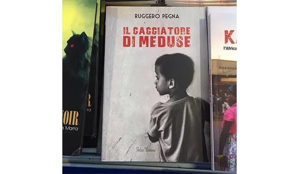Festeggia 10 anni “Il cacciatore di meduse” il romanzo antirazzismo di Ruggero Pegna