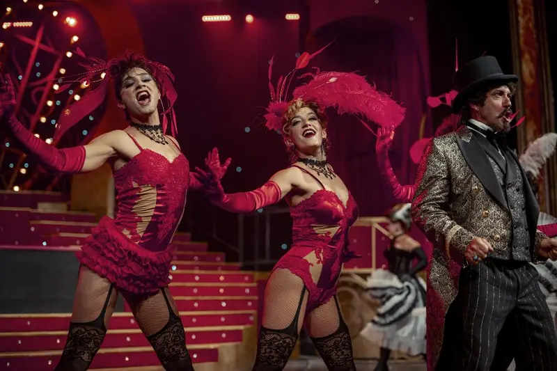 Energia, colore e libertà: Raffaele Rudilosso è Baby Doll in “Moulin Rouge! Il Musical”   