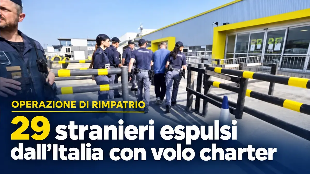 Operazione di rimpatrio: 29 stranieri espulsi dall'Italia con volo charter