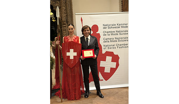 Anton Giulio Grande riceve il premio alla carriera dalla Camera della Moda Svizzera