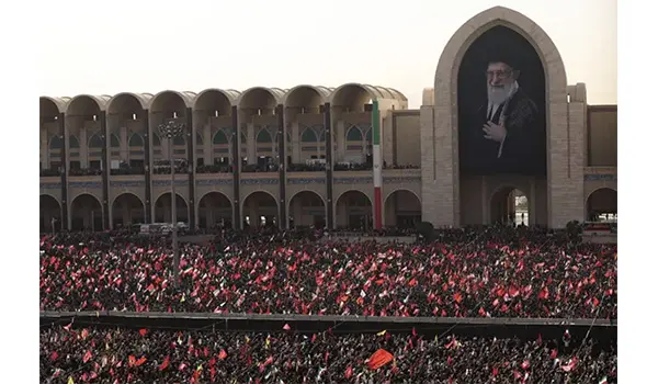 Teheran si ferma per il commiato ad Ali Khamenei
