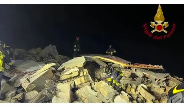 Crollo a Licata, palazzina distrutta in pochi secondi: soccorsi al lavoro tra le macerie