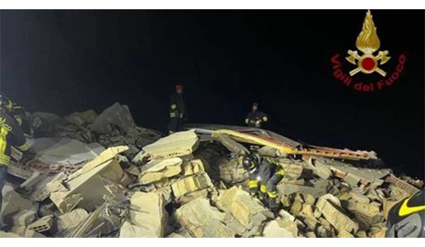 Crollo a Licata, palazzina distrutta in pochi secondi: soccorsi al lavoro tra le macerie