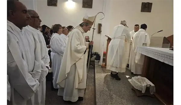 Cassano allo Ionio, Mons. Savino tra le famiglie colpite dall’alluvione celebra la Cena del Signore