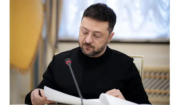 Zelensky a Natale tra unità nazionale e pace: il messaggio all’Ucraina e le aperture diplomatiche