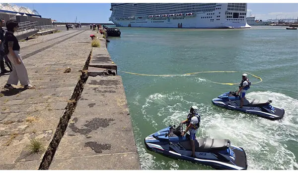 Catania, paura al porto: nave da crociera rompe gli ormeggi