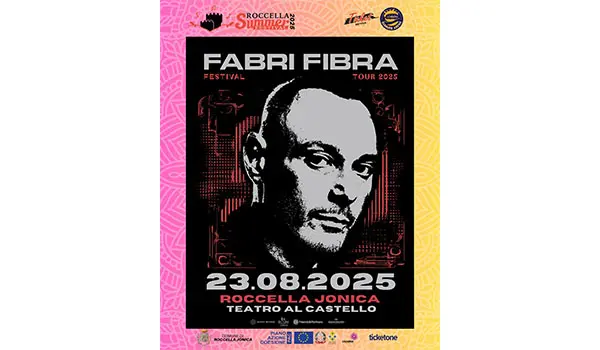 Roccella Summer Festival, il 23 agosto Fabri Fibra al Teatro al Castello presenta “Mentre Los Angeles brucia” col Festival tour 2025 