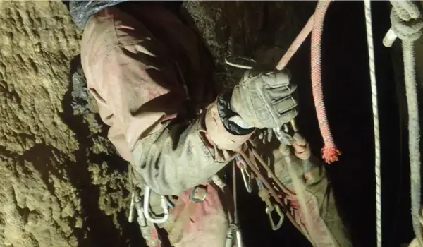 Speleologo ferito nell’Abisso Paperino: operazioni di soccorso in corso a Ormea