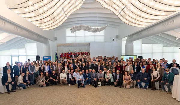 Avis Calabria: sguardo al futuro con la forza del dono.