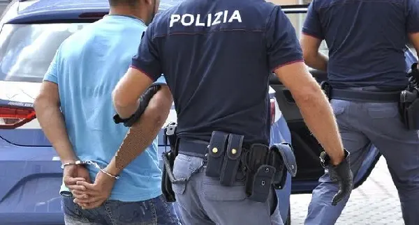 Arrestato a Milano pericoloso latitante condannato per rapina aggravata