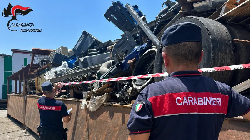 Tortora. Sequestro in un complesso industriale