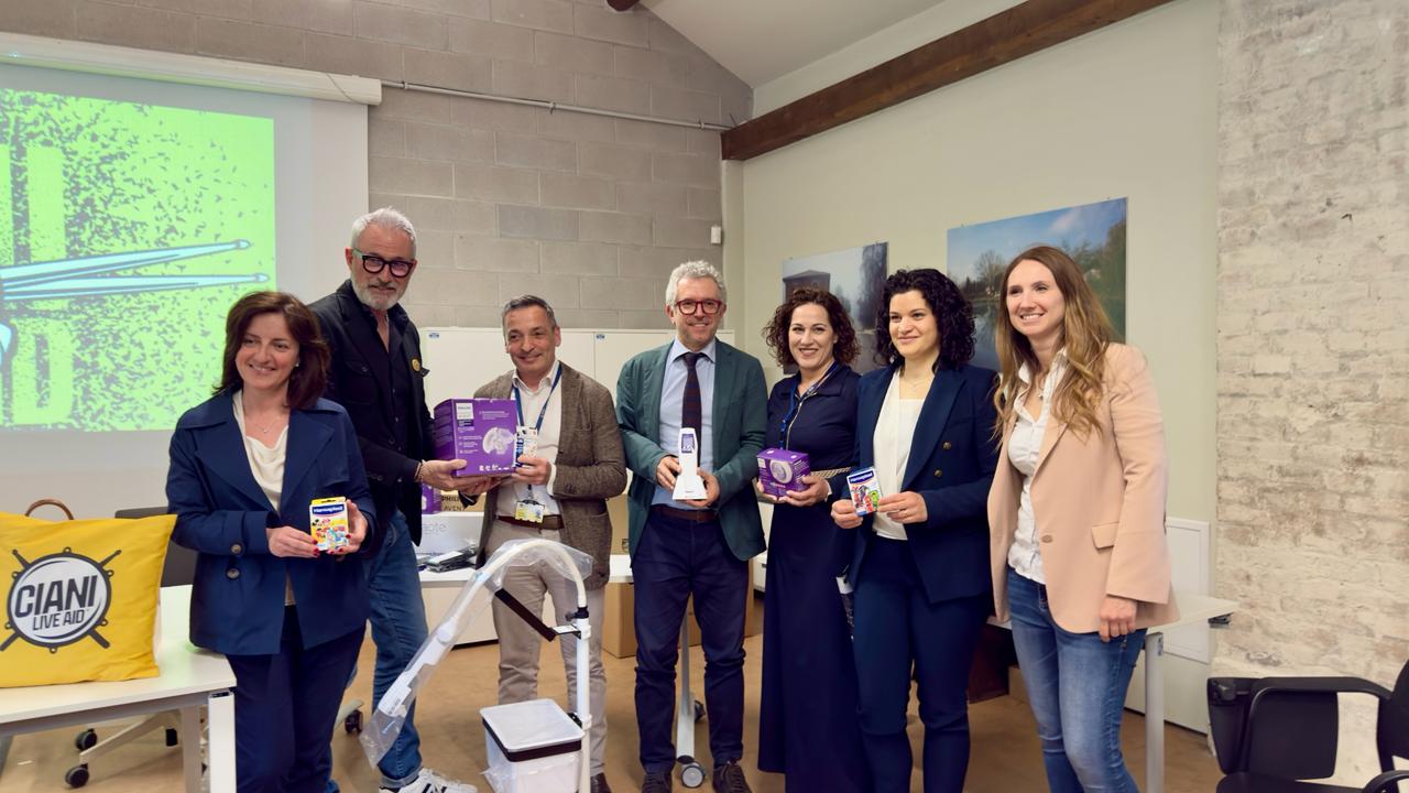 L’EREDITÀ DI CIANI TRASFORMA LA MUSICA IN CURA: DONATI MACCHINARI MEDICI PER 20.000 EURO