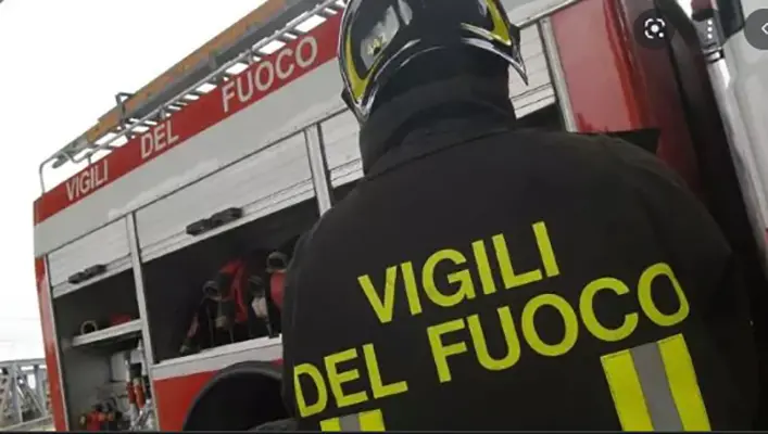Incendio all’alba in una casa a Sestu: paura per due persone intrappolate nell’abitazione