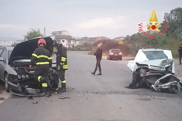 Incidente mortale sulla SP 123 a Roggiano Gravina: scontro tra due auto, un morto e un ferito