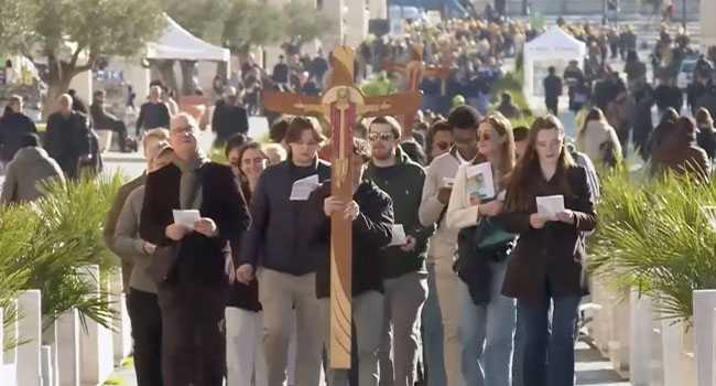 Papa Francesco, nuovo bollettino: peggiorano le condizioni, insufficienza respiratoria. Tutti i dettagli 