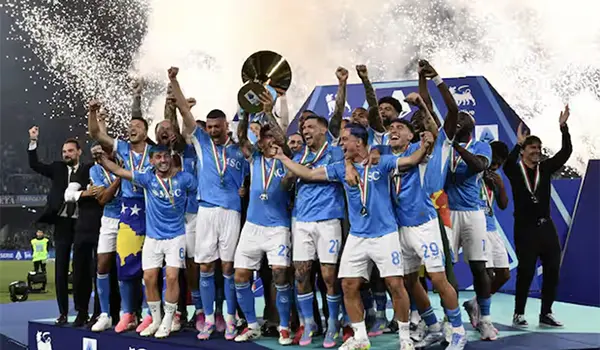 Napoli-Cagliari 2-0, Antonio Conte in trionfo: Una gioia incredibile, ce la siamo meritata”