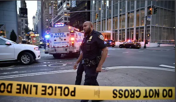 Sparatoria a Manhattan nel Blackstone Building: cinque morti, tra cui un agente e l’attentatore