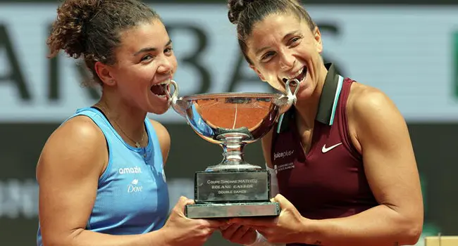 Tennis. Errani e Paolini trionfano a Parigi: vittoria storica in doppio al Roland Garros