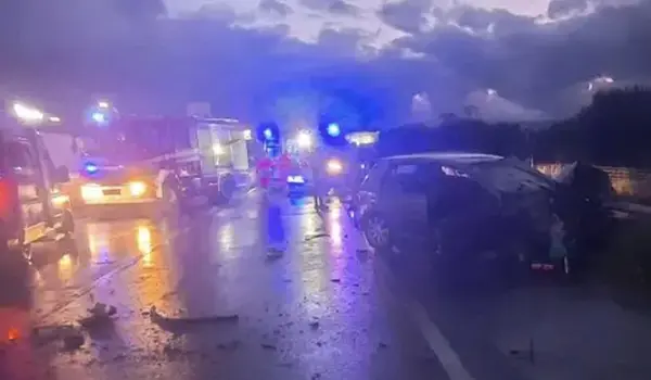 Dramma sulla SS106: auto contro il guardrail, un morto e un ferito grave